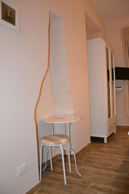 B&B Le Darsene Cannobio Oda fotoğraf